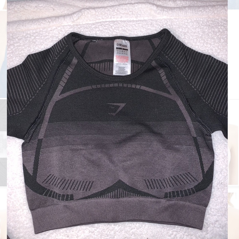 GYMSHARK long sleeve crop